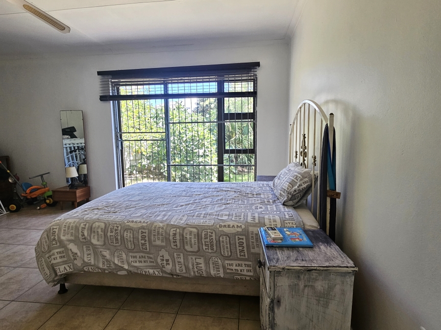 6 Bedroom Property for Sale in Wavecrest Eastern Cape